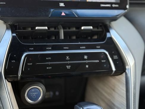 Used 2022 Toyota Venza Limited image 34