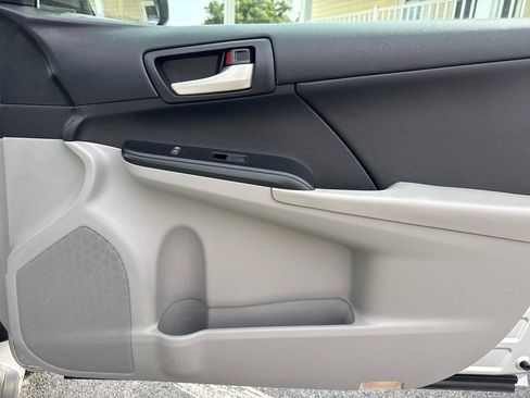 Used 2013 Toyota Camry LE FWD image 14