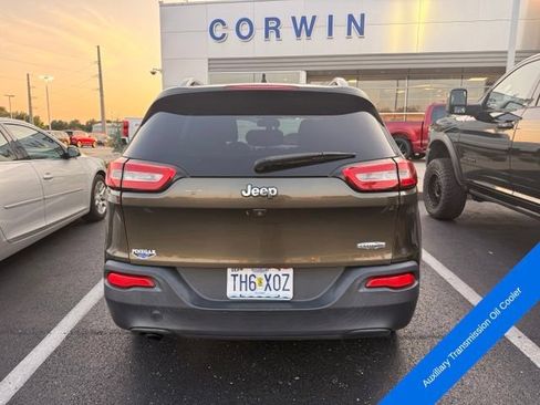 Used 2016 Jeep Cherokee Latitude w/ Cold Weather Group FWD image 9