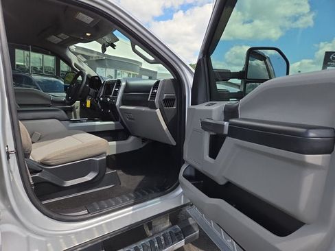 Used 2019 Ford F350 XLT w/ XLT Premium Package AWD/4WD image 12