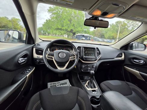 Used 2017 Jeep Cherokee Latitude w/ Safety/Convenience Group image 13