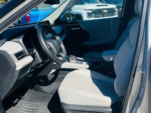 Used 2024 Mitsubishi Outlander SEL image 9