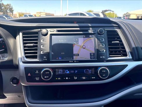 Used 2015 Toyota Highlander Limited Platinum AWD/4WD image 35