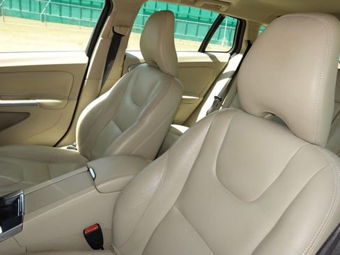 Used 2015 Volvo V60 T5 Premier w/ Convenience Package FWD image 16