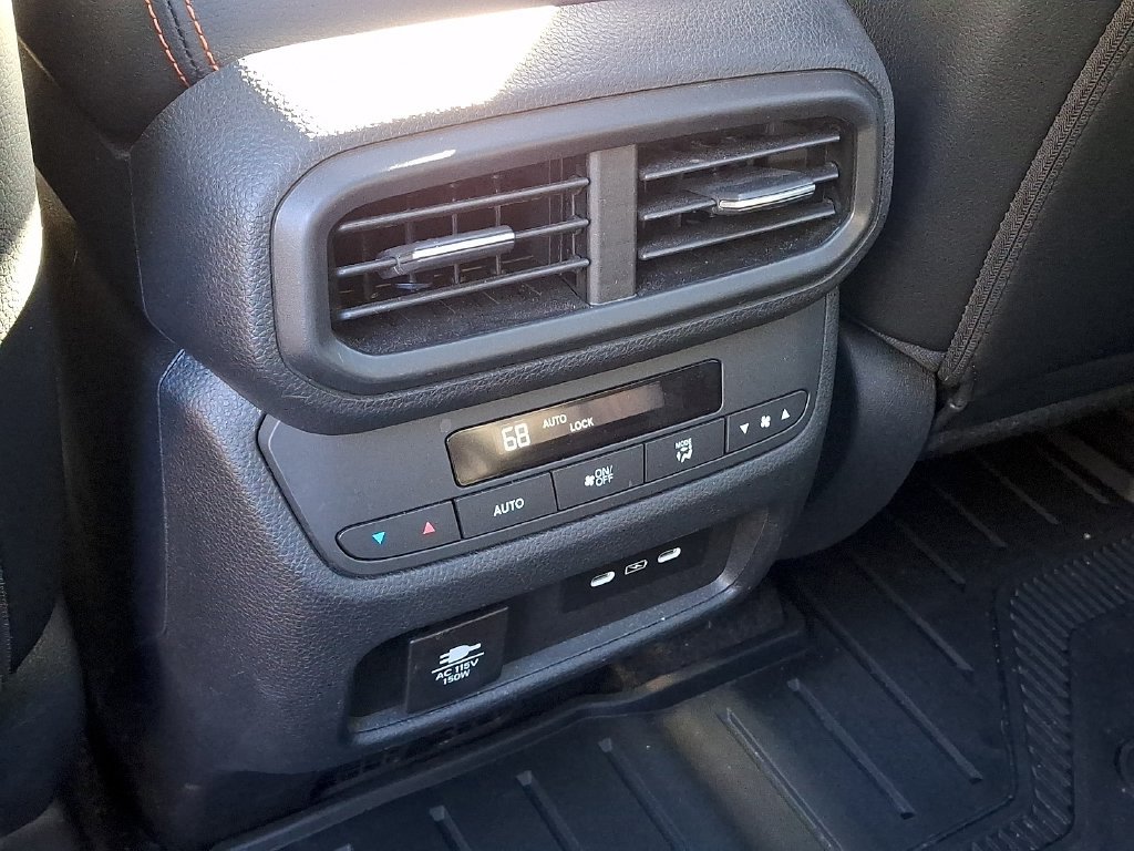 Used 2025 Honda Pilot TrailSport image 12