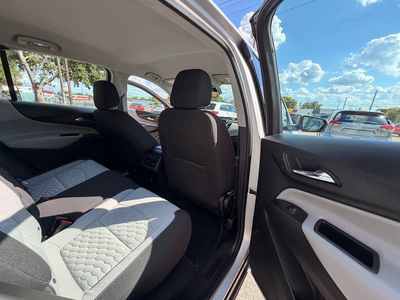 Used 2019 Chevrolet Equinox LS FWD image 14