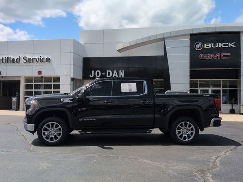 Used 2020 GMC Sierra 1500 SLE w/ SLE Value Package AWD/4WD image 8
