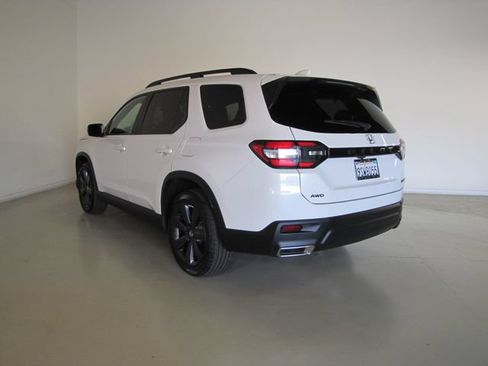Certified 2025 Honda Pilot Sport image 21