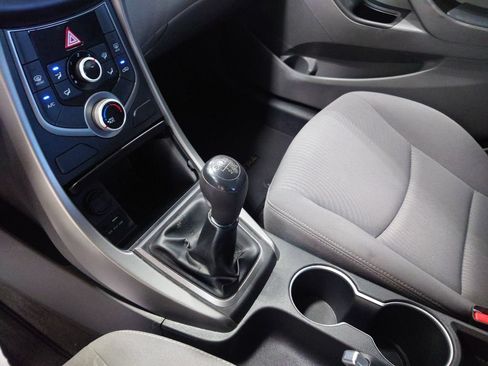 Used 2015 Hyundai Elantra SE FWD image 23