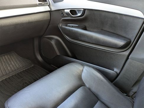 Used 2018 Volvo XC90 T6 Momentum w/ Convenience Package image 7