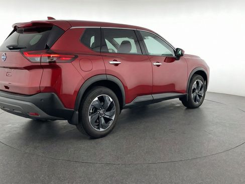Used 2025 Nissan Rogue SV AWD/4WD image 9