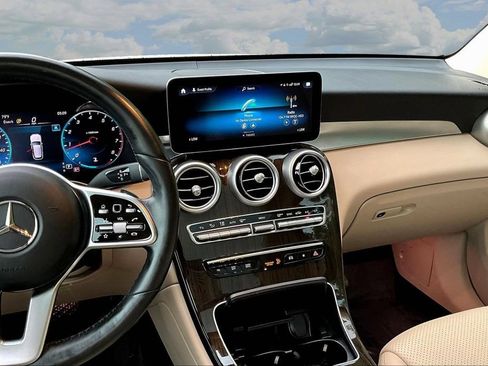 Used 2022 Mercedes-Benz GLC 300 4MATIC w/ Premium Package Lite image 11
