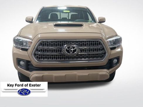 Used 2016 Toyota Tacoma TRD Sport w/ Towing Package AWD/4WD image 4