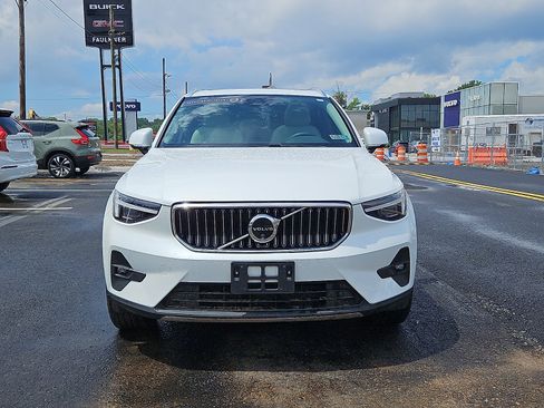 Certified 2024 Volvo XC40 B5 Ultimate w/ Climate Package AWD/4WD image 2