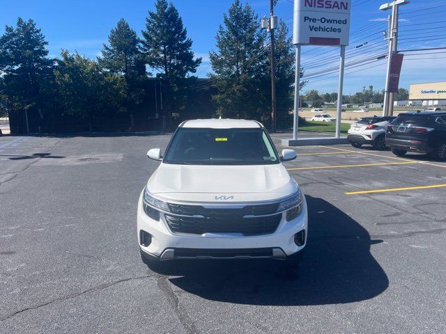 Used 2025 Kia Seltos LX AWD/4WD image 2