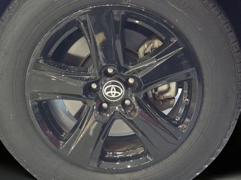 Used 2023 Toyota Highlander LE image 19