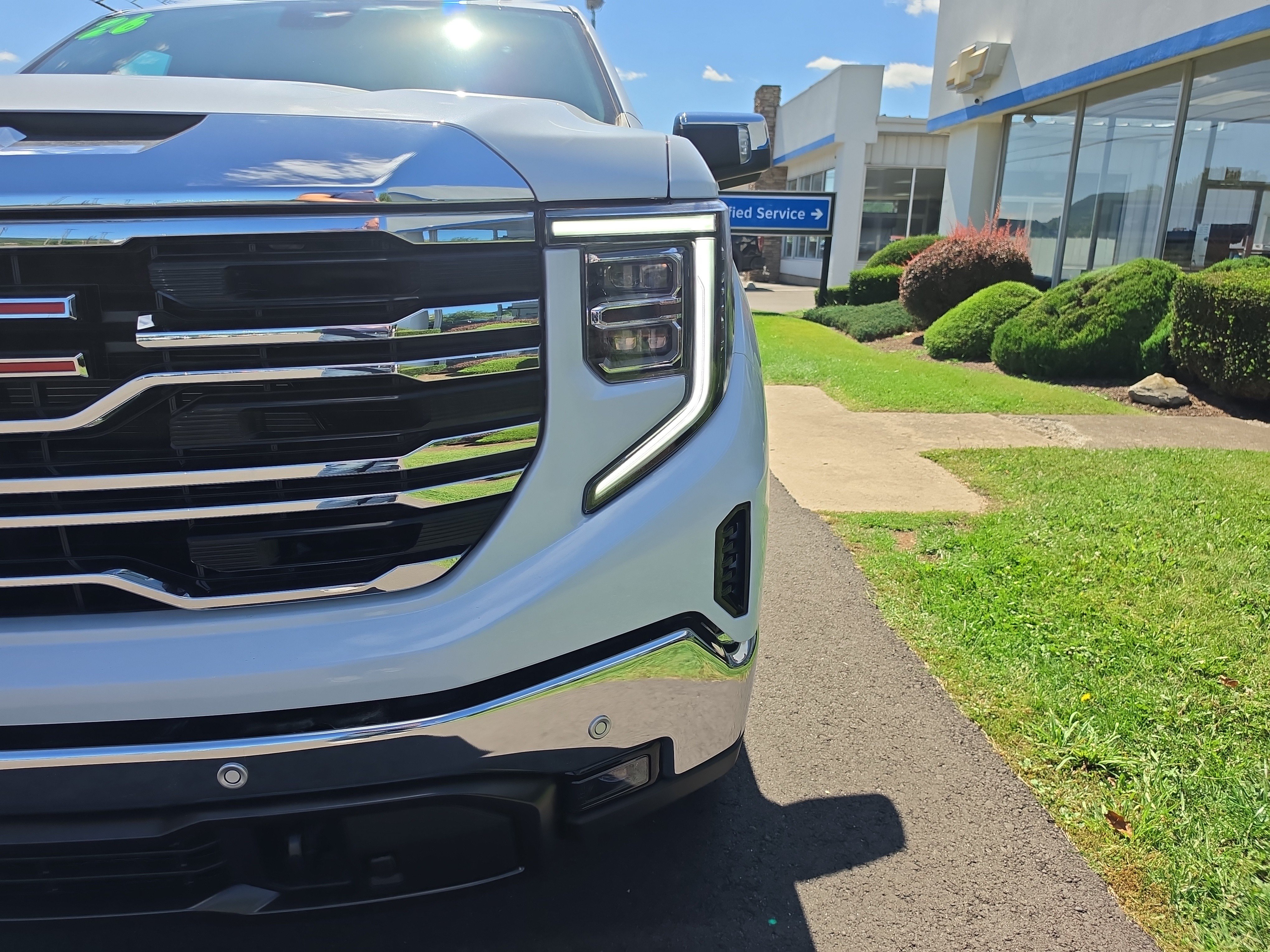 New 2026 GMC Sierra 1500 SLT w/ SLT Convenience Package AWD/4WD image 10