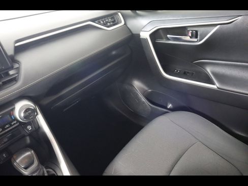Used 2021 Toyota RAV4 XLE w/ Convenience Package image 16