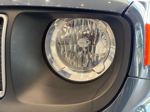 Used 2023 Jeep Renegade Latitude AWD/4WD image 9