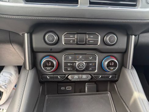Used 2023 Chevrolet Tahoe Z71 w/ Luxury Package AWD/4WD image 15