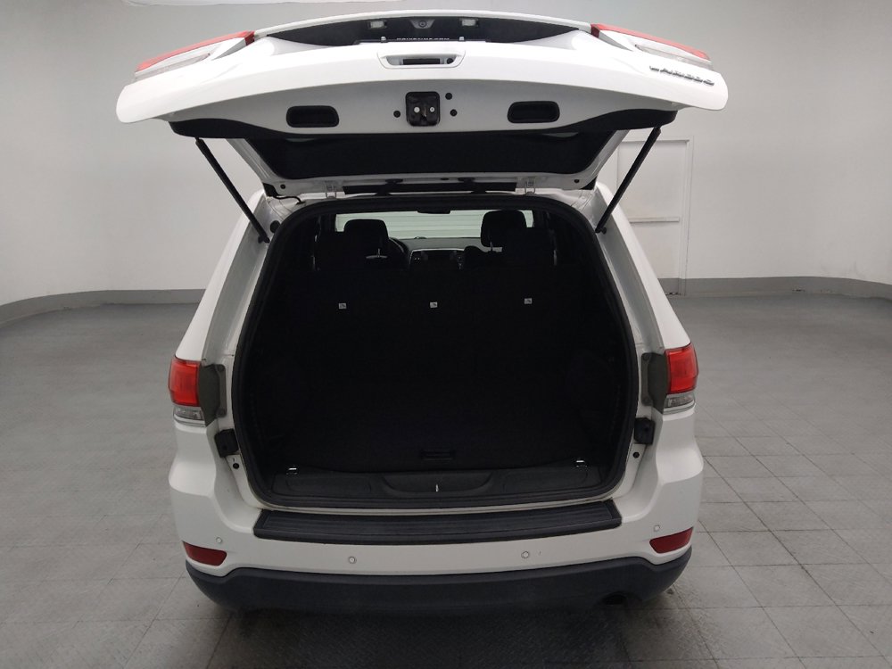 Used 2018 Jeep Grand Cherokee Laredo RWD image 29