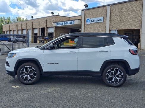 Used 2025 Jeep Compass Limited AWD/4WD image 4