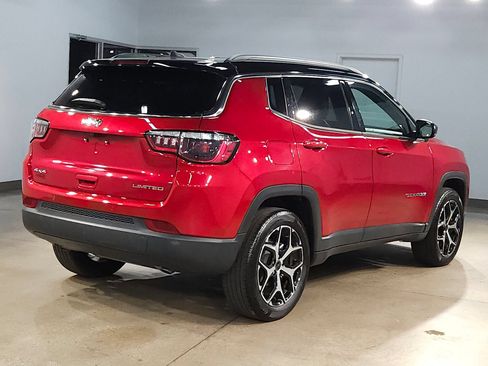 Used 2025 Jeep Compass Limited AWD/4WD image 7