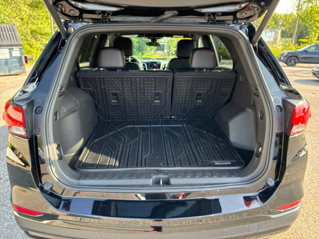 Used 2024 Chevrolet Equinox RS w/ RS Leather Package AWD/4WD image 43