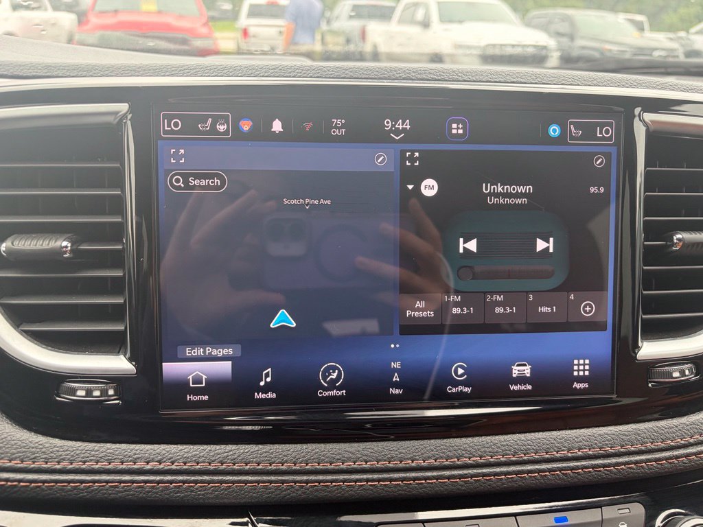 Used 2024 Chrysler Pacifica Pinnacle FWD image 29