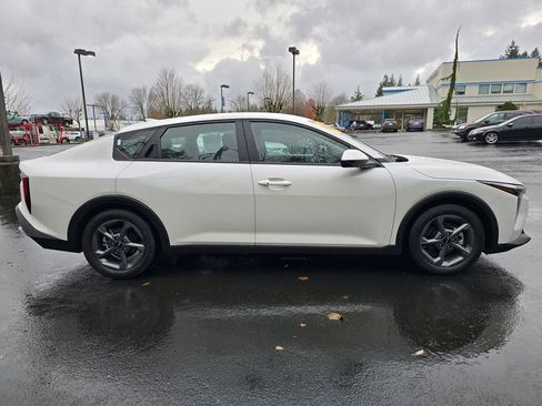 Used 2025 Kia K4 LXS image 24