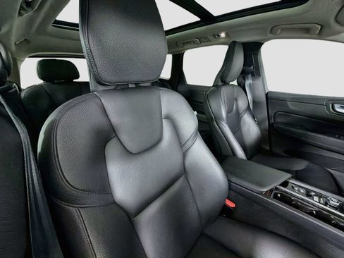 Used 2021 Volvo XC60 T5 Momentum w/ Premium Package FWD image 28