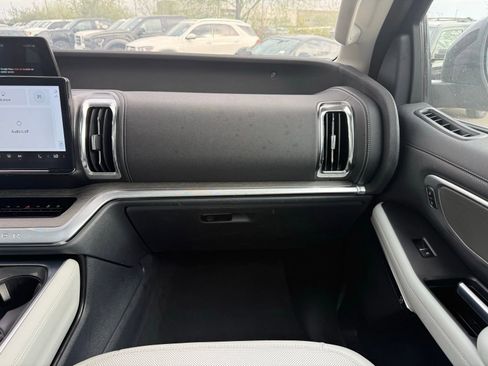 Used 2025 Ford Expedition Max Platinum image 27