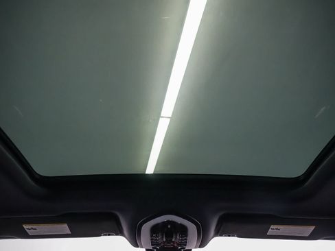 Certified 2024 Porsche Macan S AWD/4WD image 20
