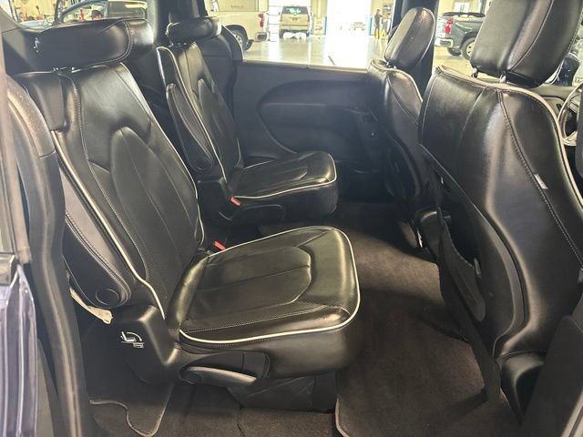 Used 2019 Chrysler Pacifica Limited w/ Advanced Safetytec Group FWD image 18