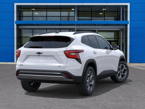 New 2026 Chevrolet Trax LT w/ LT Convenience Package FWD image 4