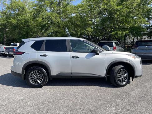 Used 2025 Nissan Rogue S FWD image 2