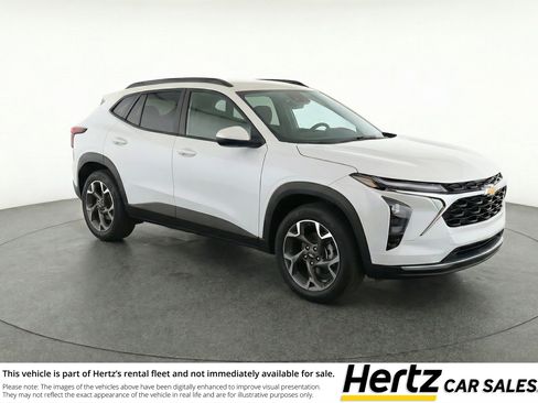 Used 2025 Chevrolet Trax LT image 1