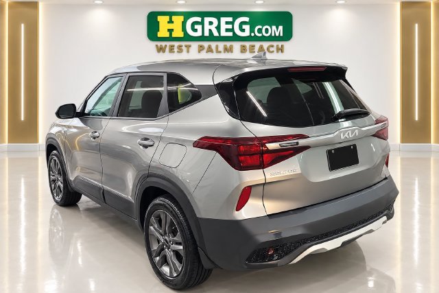 Used 2023 Kia Seltos LX AWD/4WD image 2