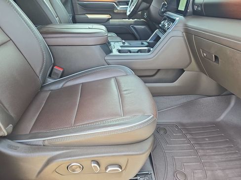 Used 2024 GMC Sierra 2500 Denali w/ Denali Reserve Package AWD/4WD image 10