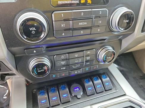 Used 2018 Ford F150 Lariat w/ Equipment Group 502A Luxury image 28