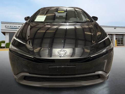 Used 2025 Toyota Prius LE image 8