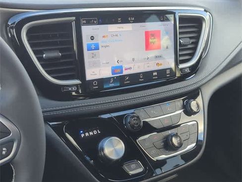 New 2026 Chrysler Pacifica Select image 28