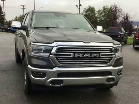 Used 2022 RAM 1500 Laramie AWD/4WD image 3