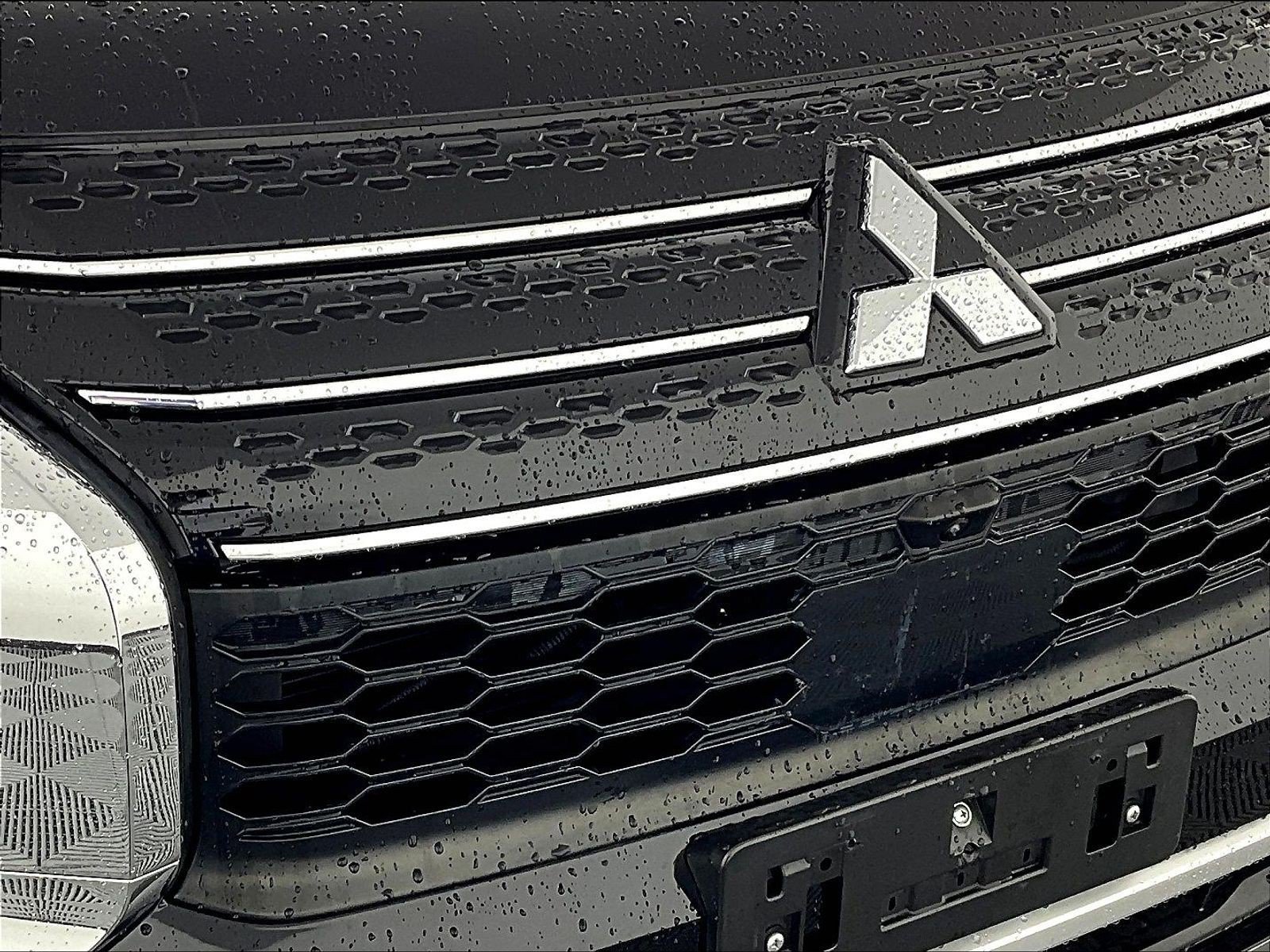 Used 2023 Mitsubishi Outlander SE AWD/4WD image 30