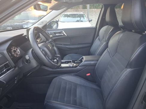 Used 2025 Mitsubishi Outlander SE AWD/4WD image 4