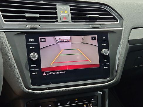 Certified 2023 Volkswagen Tiguan SE w/ Panoramic Sunroof Package FWD image 18