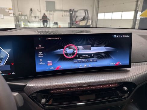 Used 2025 BMW 330i xDrive Sedan w/ Premium Package image 15