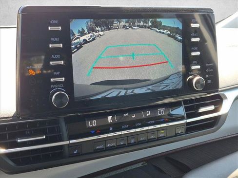 Used 2024 Toyota Sienna XLE w/ XLE Plus Package FWD image 15