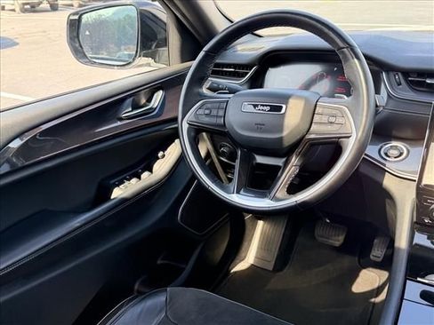 Used 2022 Jeep Grand Cherokee Altitude image 11