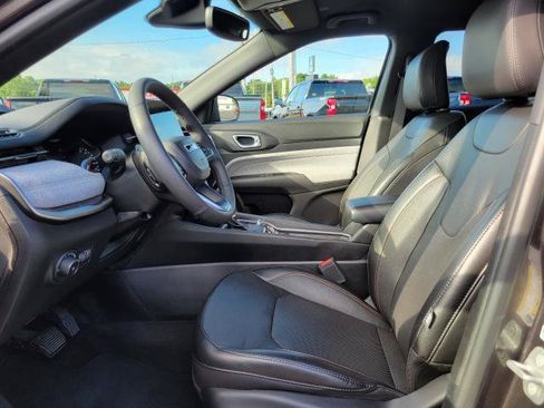 Used 2023 Jeep Compass Latitude AWD/4WD image 8